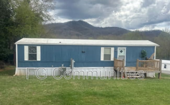 Building Photo - 17 Country Village Dr