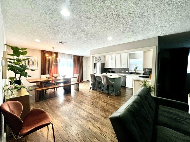 Photo - 5719 Viking Dr