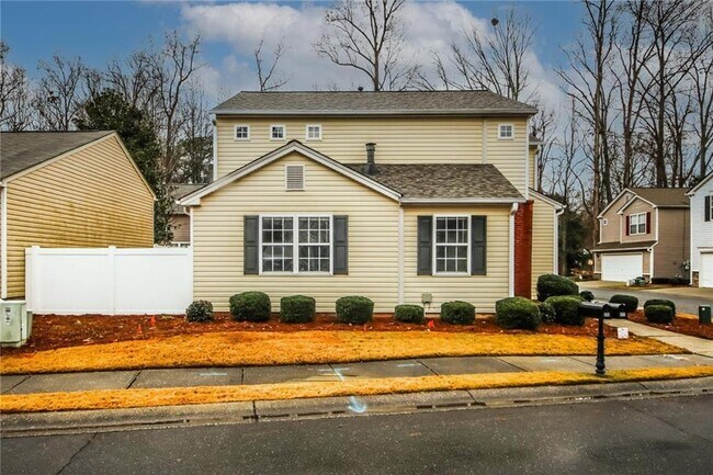 Photo - 170 Windcroft Ln NW