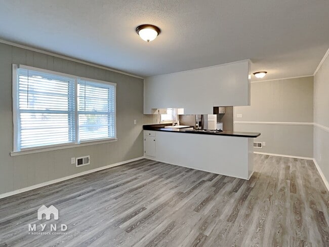 Photo - 105 E Merlin Dr