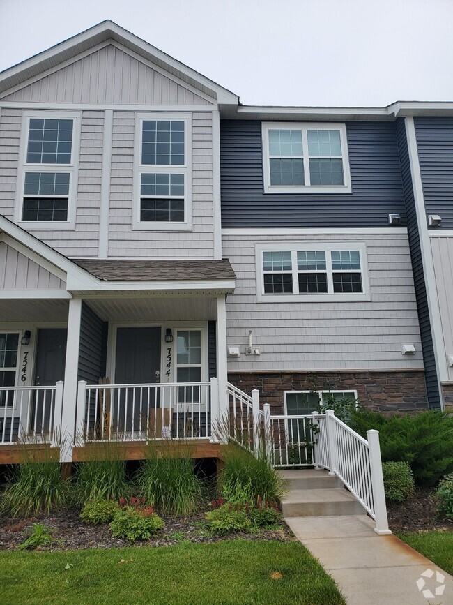 Building Photo - Furnished- 4 month lease - Townhome in Lin...