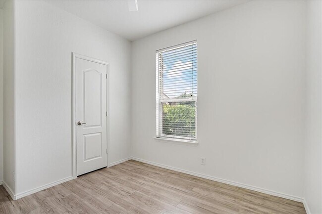 Photo - 200 Rudy Ln