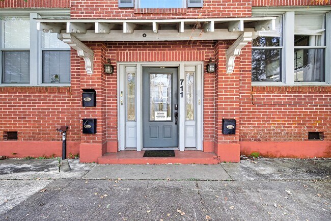 Photo - 711 Fargo St