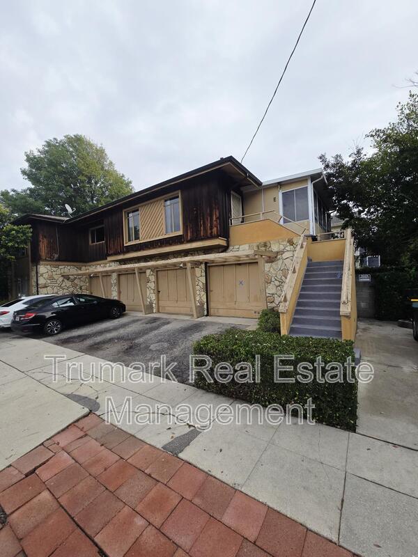 Building Photo - 12426 Moorpark St Unit E