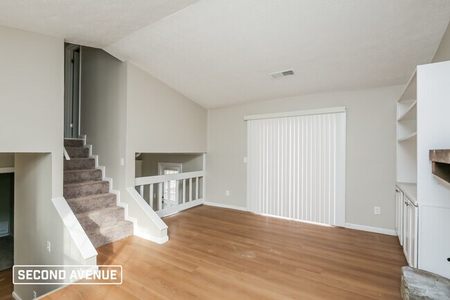 Photo - 643 Inland Way NW