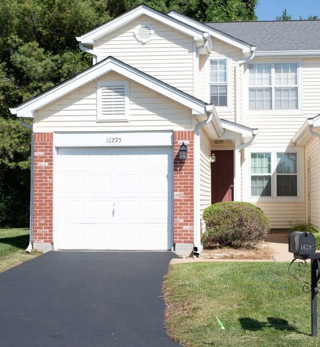 Building Photo - Must See Condo Unit in Florissant!