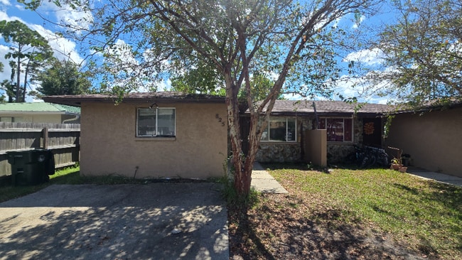 Photo - 825 Bradley Cir