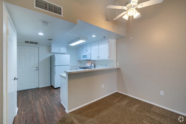 1BR, 1BA - 620SF - Dining Room