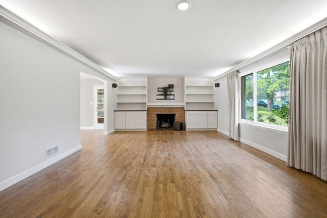 Photo - 10715 Clermont Ave