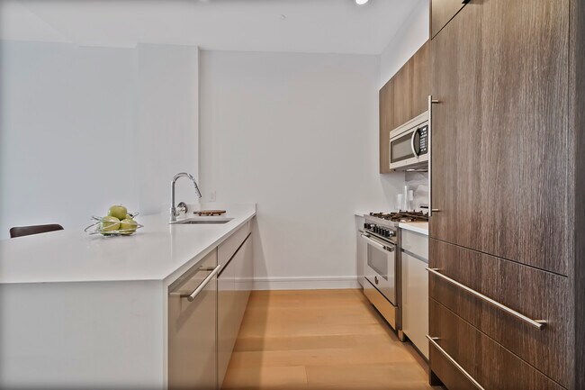 Photo - 695 6th Ave