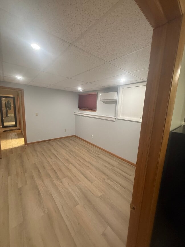 33 Schnabel Rd