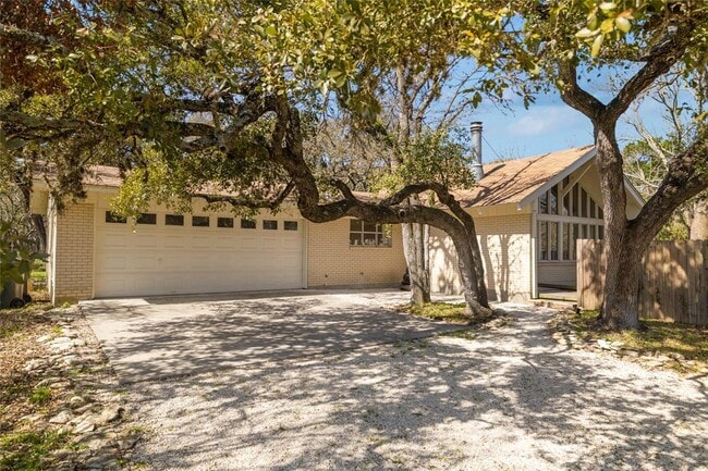 Photo - 305 Reimer Ave