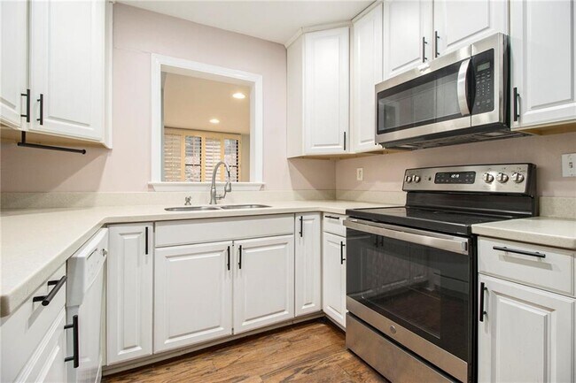 Photo - 18 Glenald Way NW