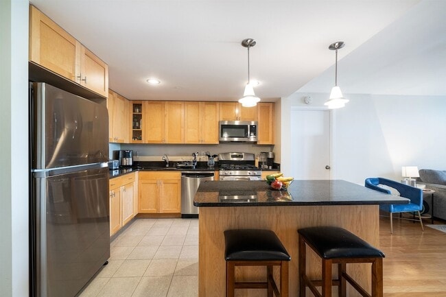 Photo - 700 Grove St