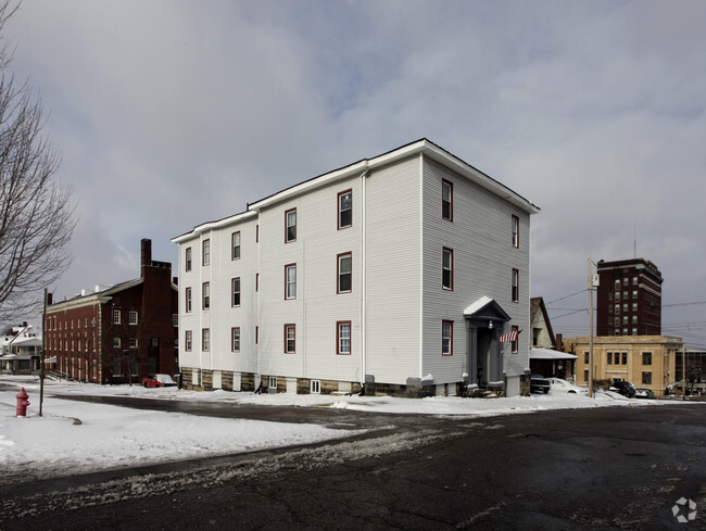 Photo - 149 S Freedom Ave Apartments