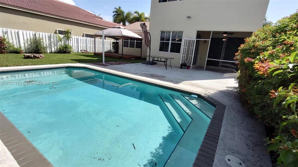 Photo - 582 Carrington Ln (Weston, FL)
