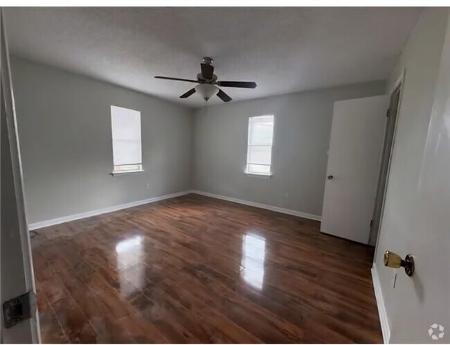 Building Photo - 9400 Hayne Blvd Unit C Rental