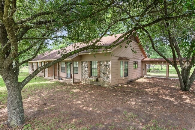 Photo - Extensively renovated 4bed,2bath farmhouse on 17 acres!!