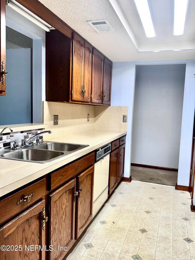 Photo - 8167 Sable Woods Dr N