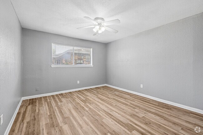 2BR, 1BA - 850SF - Primary Bedroom