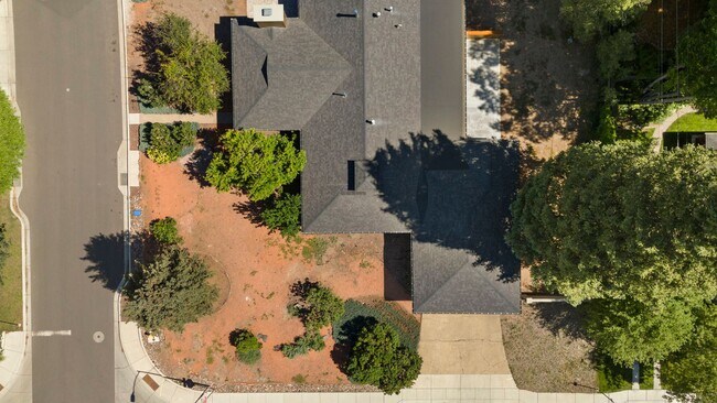 Photo - Reburbished 3bd/2ba, 2,275 sq ft home in Coconino Estates close to Hospital, park, downtown Flags...