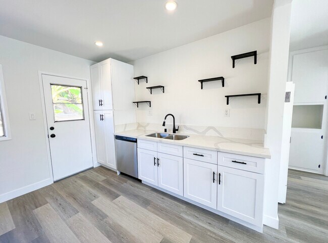 Photo - 15301 Eastwood Ave Apartamentos