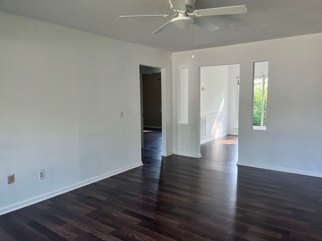 Building Photo - 6253 Teletha Ln