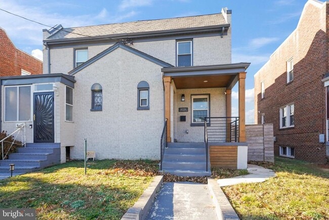 Building Photo - 4226 14th St NE Rental