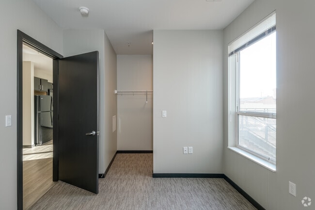 1 BR, 1 BA - 765SF