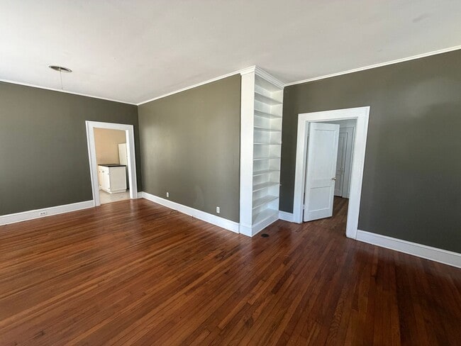 3432 Broadmoor Blvd