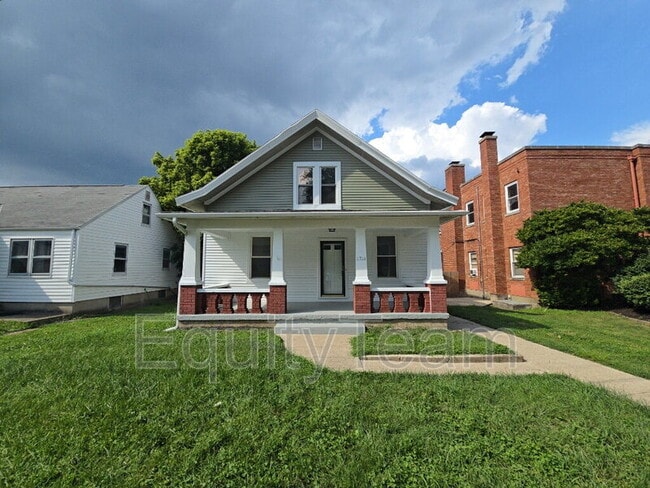 Building Photo - 1716 Cedar Ave Rental