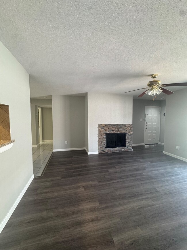 Photo - 9350 Country Creek St