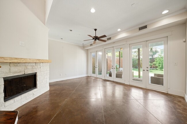 Photo - 513 W 22nd St