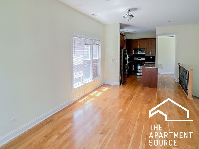 Photo - 2328 N Greenview Ave Unit 3
