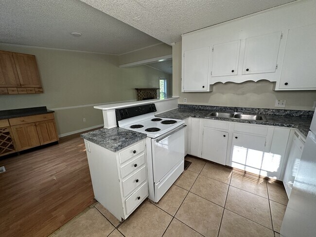 Photo - Great 3 bedroom 2 bath ranch home! AVAILAB...