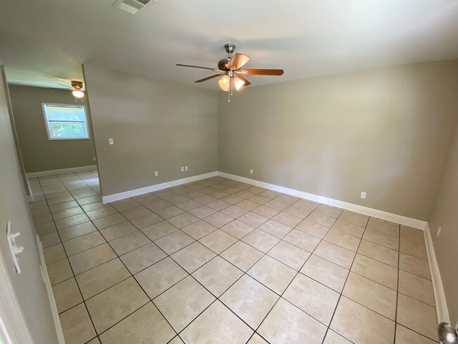 Photo - 2/1 Duplex off N. Monroe