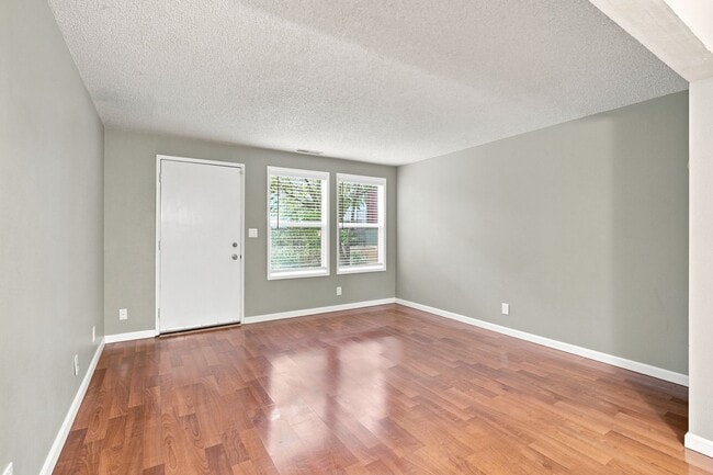 Photo - 327 N Main St