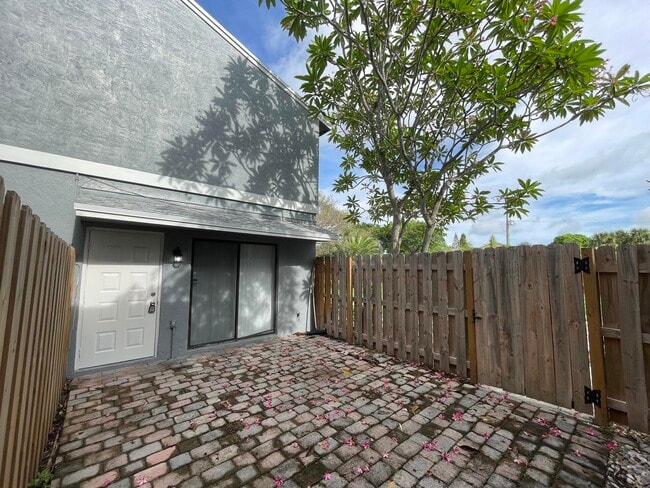 Photo - 3 Crossings Cir Unit A