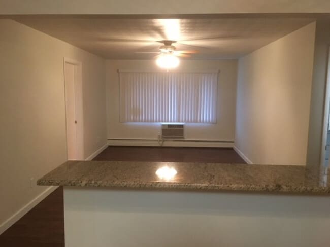 24138 - 24158 W Main St