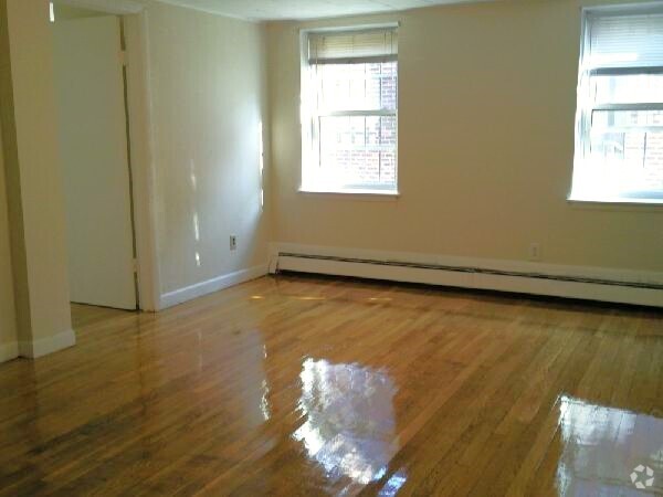 Building Photo - 126 Warren St Unit #G2 Rental