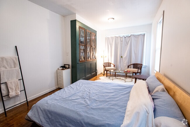 Building Photo - 4511 Iroquois Ave Rental