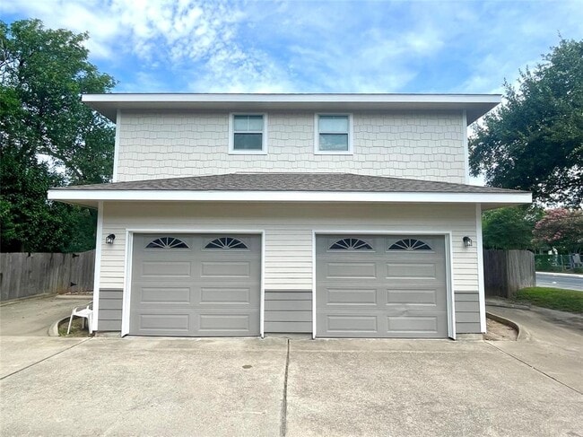 Photo - 1207 W N Loop Blvd