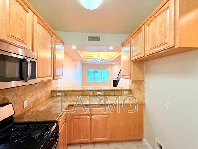 Photo - 12217 Moorpark St House