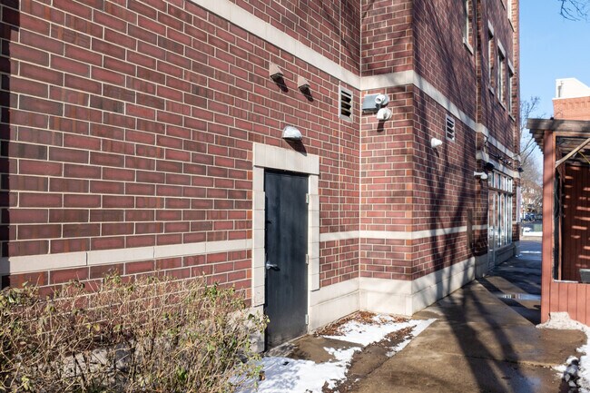 Entrance - 1855-1923 W Diversey Pky