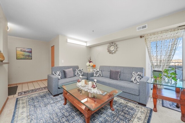 Building Photo - 1460 Fairlane Dr Unit 508 Rental