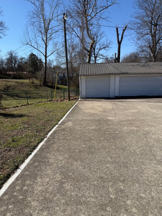 Photo - 401 Old Hopkinsville Hwy
