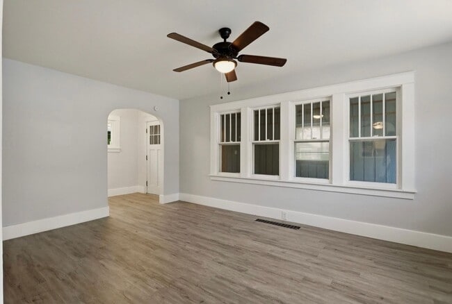Photo - Beautifully Renovated 2 Bed, 1 Bath Home for Rent!