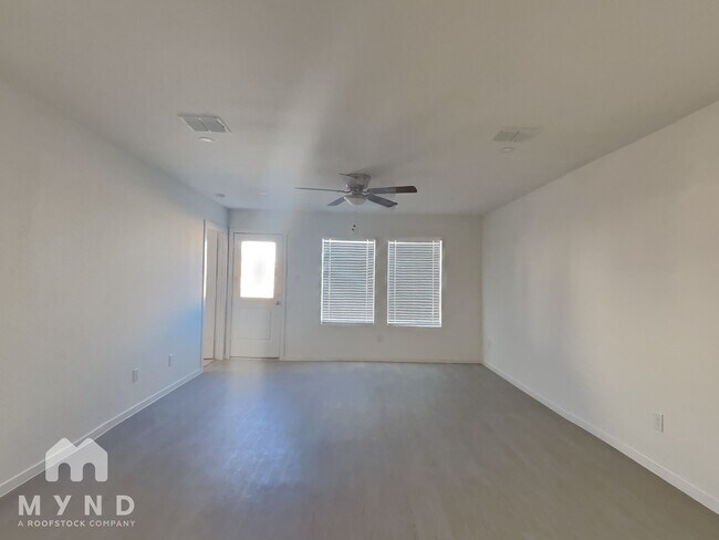 Photo - 1037 Calley Pear Trl