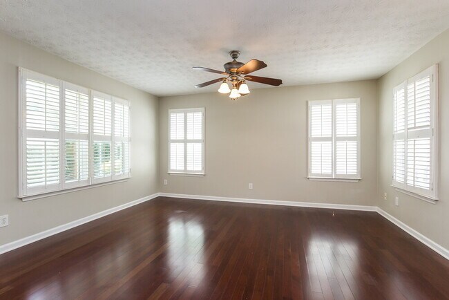 Photo - 568 Windcroft Cir NW