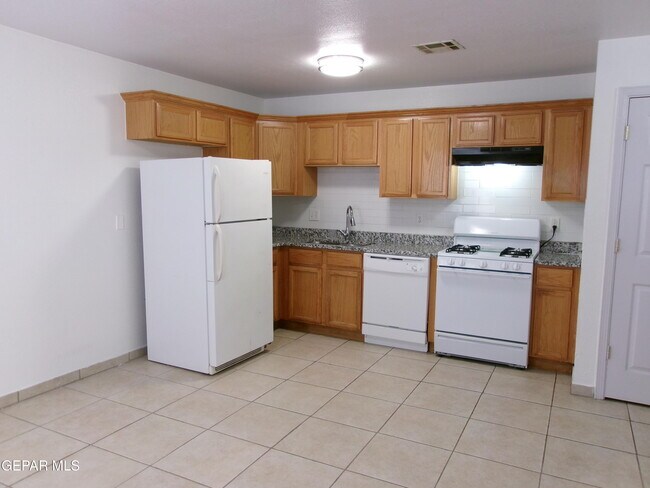 Photo - 303 McClintock Dr